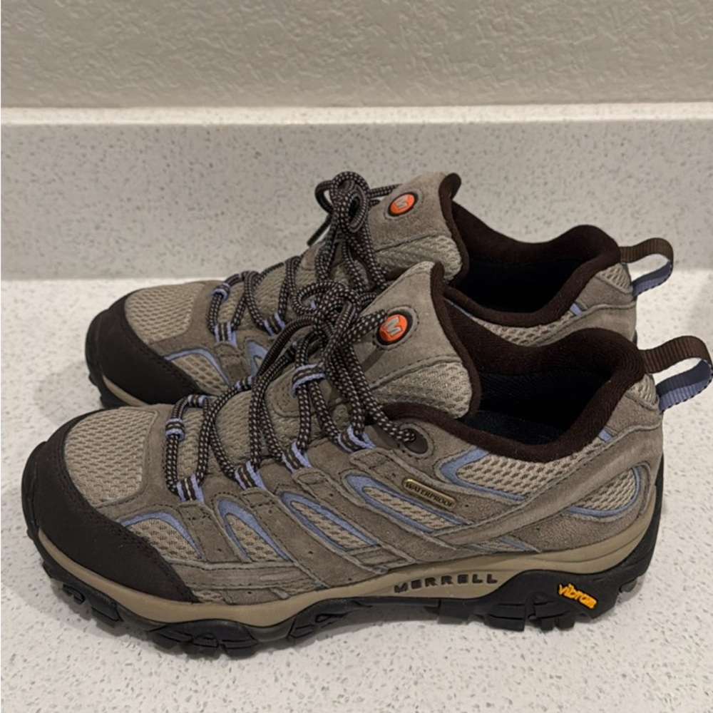 Women Merrell Waterproof Hiking Shoes with Rugged Design - Size 7